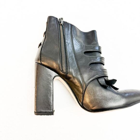 Black Leather Pointy Toe Buckle Accent Bootie Size 36 Italy - Picture 3 of 6